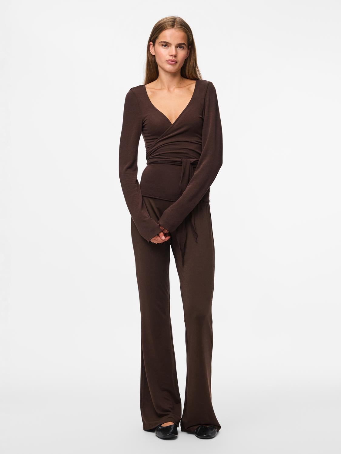 model_shot-front_full